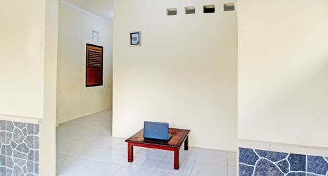 Lobby 2 OYO Life 92953 Nirmala Kost