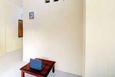 Lobby OYO Life 92953 Nirmala Kost