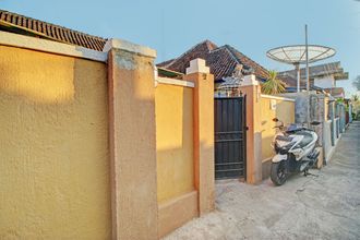 Exterior 4 OYO Life 92953 Nirmala Kost