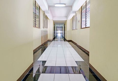 Lobby OYO Life 92993 Apartement Gateway Cicadas By Mgm Property