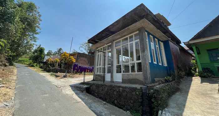 Exterior OYO Life  92982 Kost Berkah Ibu