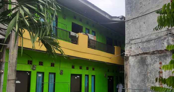 Exterior OYO Life  93023 Kost Bulan Karawang