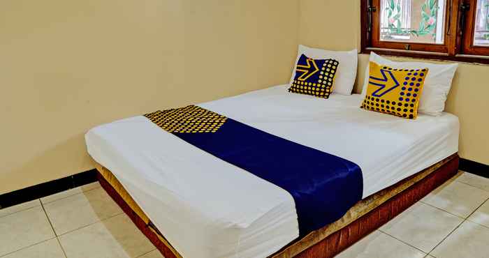 Bedroom SPOT ON 93107 Homestay H. Syarif Syariah - Bandar Gresik 