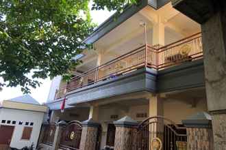 Exterior 4 SPOT ON 93107 Homestay H. Syarif Syariah - Bandar Gresik 