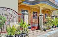 Exterior 4 SPOT ON 93108 Homestay H. Syarif Syariah - Ra Kartini