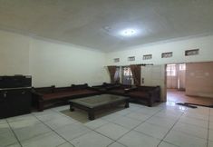 Lobby 6 OYO 93114 Salak Homestay