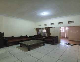 Lobi 2 OYO 93114 Salak Homestay