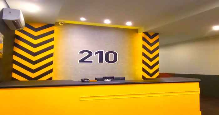 Lobby Hotel 210