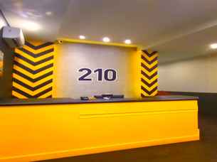 Hotel 210, Rp 215.123