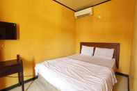 Bedroom OYO 93119 Guest House Leo Patra 