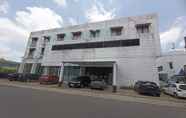 Exterior 3 OYO 93123 Wisma Hamalau Syariah