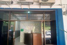 Lobby OYO 93117 Penginapan Tiga Dara