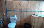 Toilet Kamar 5 Doi PuMuen LAHU Homestay