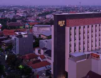 Bangunan 2 REZ Hotel