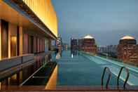 Swimming Pool COMO Metropolitan Singapore