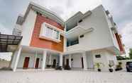 Exterior 2 OYO 93190 Sartika Gh Syariah