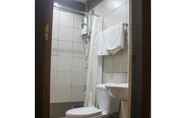 Toilet Kamar 5 OYO 1011 First Hotel