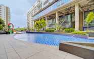 Swimming Pool 5 OYO Life 93065 Apartemen Gateway Pasteur By Glory Rent