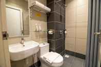 In-room Bathroom Fives Hotel Meldrum