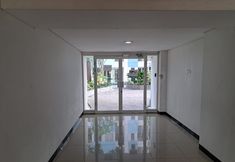 로비 6 OYO Life 93106 Apartement Grand Sentraland By Andi