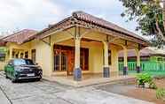 Exterior 4 SPOT ON 93199 Bunda Family Homestay Syariah