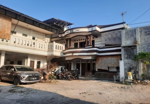 外観 OYO Life 93160 Kost Jenny Karawang