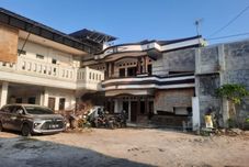 外観 OYO Life 93160 Kost Jenny Karawang