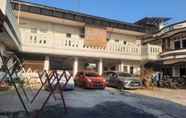 ภายนอกอาคาร 5 OYO Life 93160 Kost Jenny Karawang