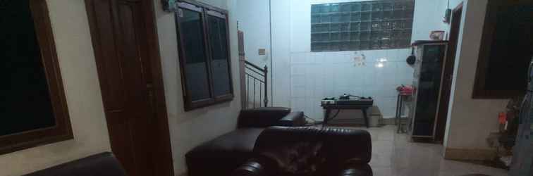 Lobby OYO Life 93160 Kost Jenny Karawang