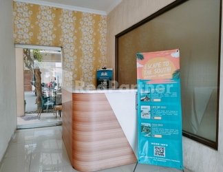 Lobi 2 Calida Hotel Mitra RedDoorz near Alun Alun Wonosari