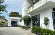 Exterior 3 Urbanview Hotel Medio Inn Palu by RedDoorz