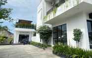 Bangunan 3 Urbanview Hotel Medio Inn Palu by RedDoorz