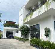 Bangunan 3 Urbanview Hotel Medio Inn Palu by RedDoorz