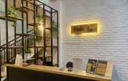 Lobby 2 Urbanview Hotel Medio Inn Palu by RedDoorz