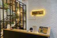 Lobby Urbanview Hotel Medio Inn Palu by RedDoorz