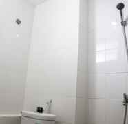 In-room Bathroom 4 Best Strategic Studio Apartment at Bassura City By Travelio