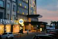 Bangunan Yello Hotel Harbour Bay