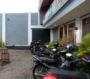 Exterior 6 RedDoorz @ Kutisari Surabaya