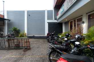 Exterior 4 RedDoorz @ Kutisari Surabaya