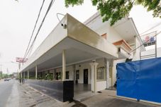 ภายนอกอาคาร RedDoorz Syariah @ Sakura Hotel Duren Sawit