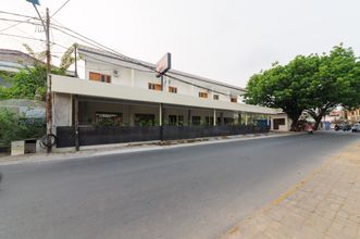 ภายนอกอาคาร 4 RedDoorz Syariah @ Sakura Hotel Duren Sawit