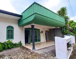 Luar Bangunan 2 Homestay Azarine Jogja Dekat UGM By Simply Homy