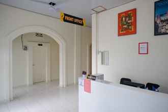 Lobby 4 RedDoorz near Terminal Bus Purwokerto