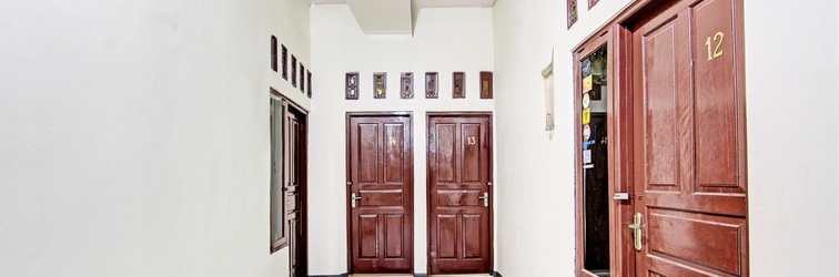 Lobi OYO 93208 Guest House Cemara 2