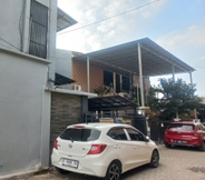 Bangunan 4 OYO 93209 Guest House Cemara 3