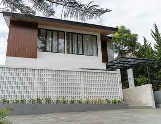 Exterior 2 Sunrise City View Villa 9 bedrooms with a heated private pool