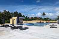 Swimming Pool Hotel Apex Dobo