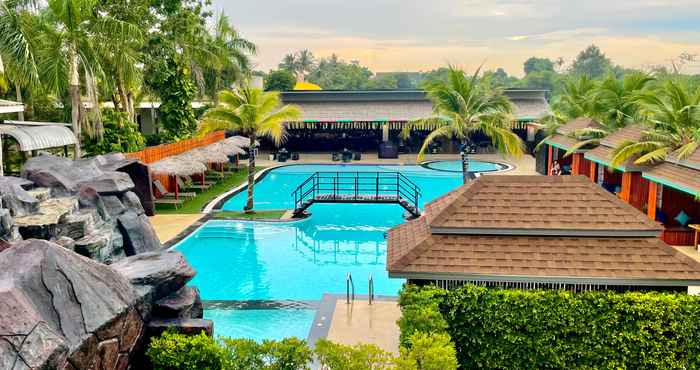 Kolam Renang Hideaway Resort 