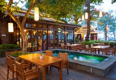 ร้านอาหาร 2 Raya Resort Beach front - The Most Green Resort in Cha-am