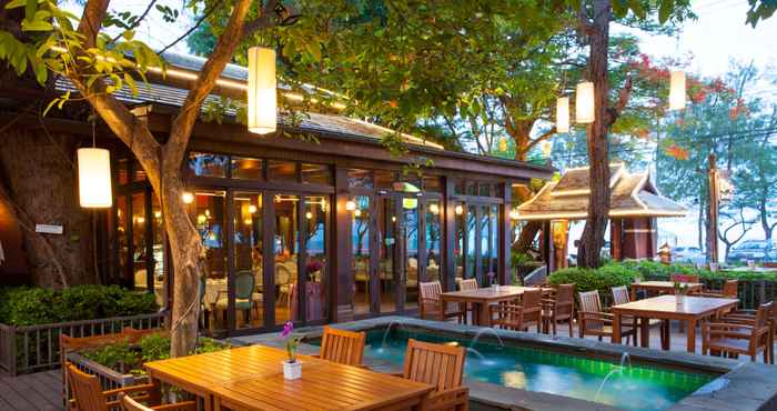 Restaurant Raya Resort Beach front - The Most Green Resort in Cha-am